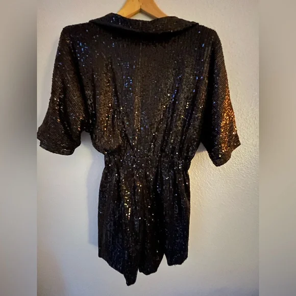 (NWT) Cocktail/Party Sequin V-Neck Wrap Romper (Size M) - Picture 4 of 11